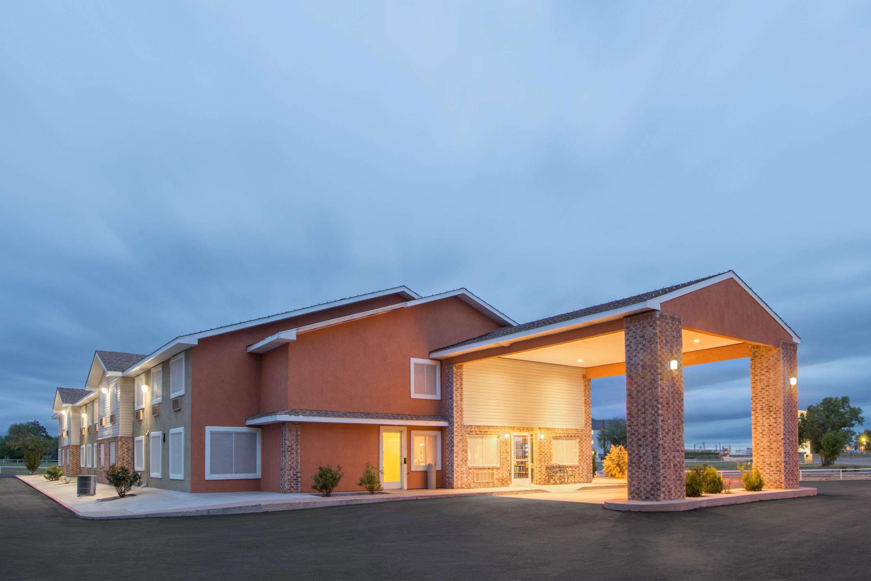 Super 8 By Wyndham Portales Motel Exterior photo