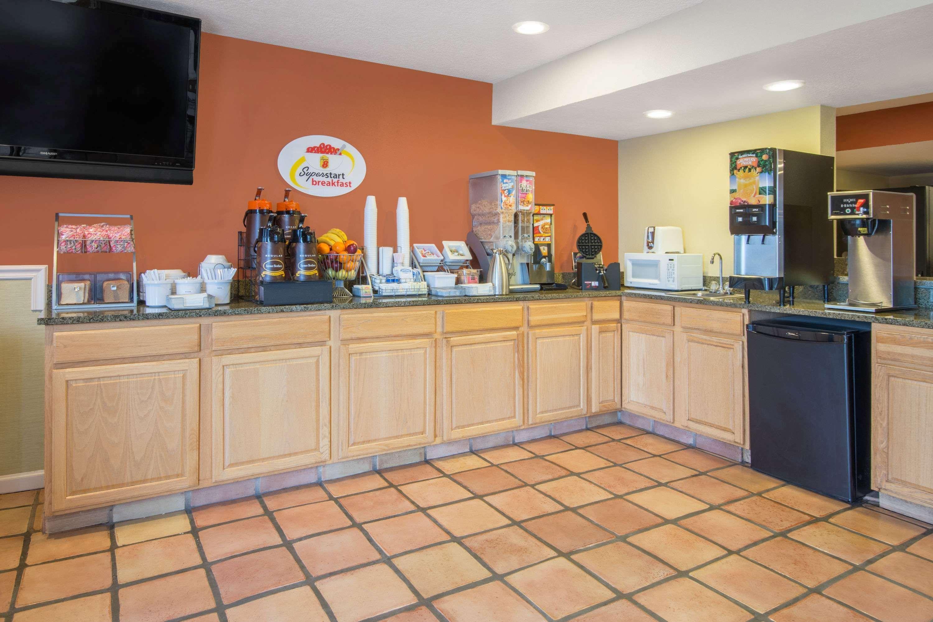 Super 8 By Wyndham Portales Motel Exterior photo