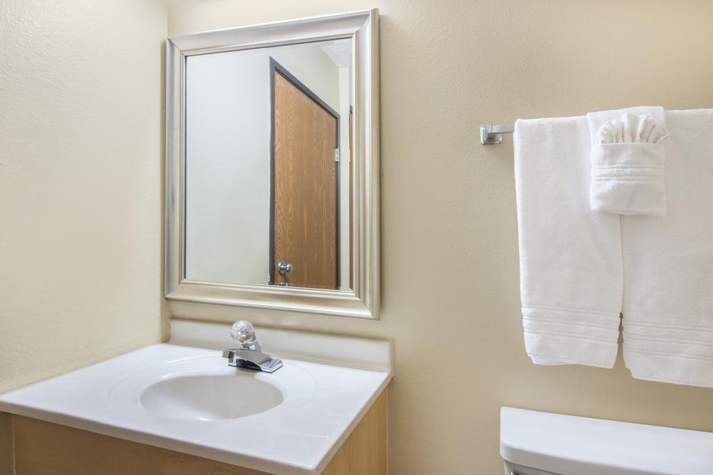 Super 8 By Wyndham Portales Motel Exterior photo